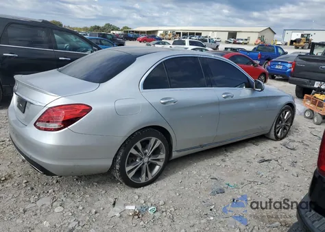 2017 Mercedes-Benz C 300 из США, поврежденный, VIN 55SWF4JB2HU196907